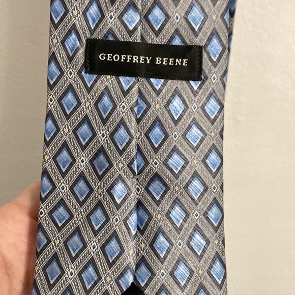 Geoffrey Beene blue men’s wear tie - Picture 3 of 5